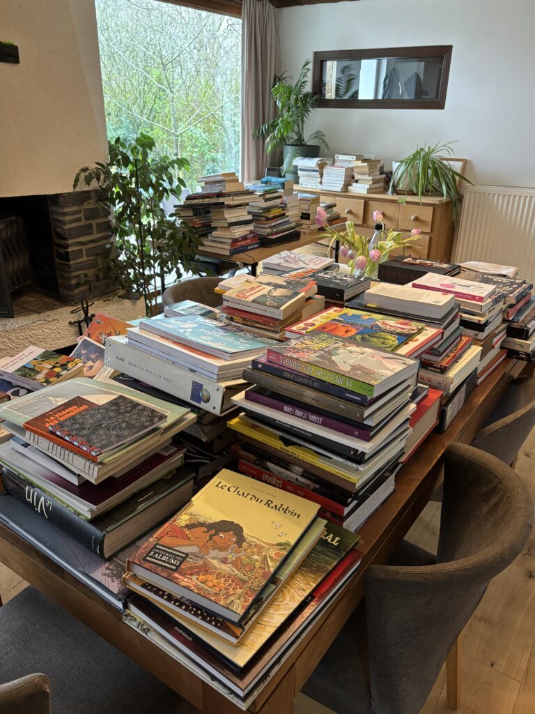 500 livres dans le salon